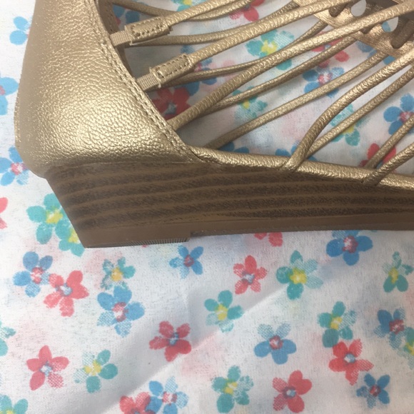 American Rag Gladiator wedge Sandal - Picture 3 of 7